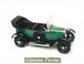 Scale model of the car of Giacomo Puccini